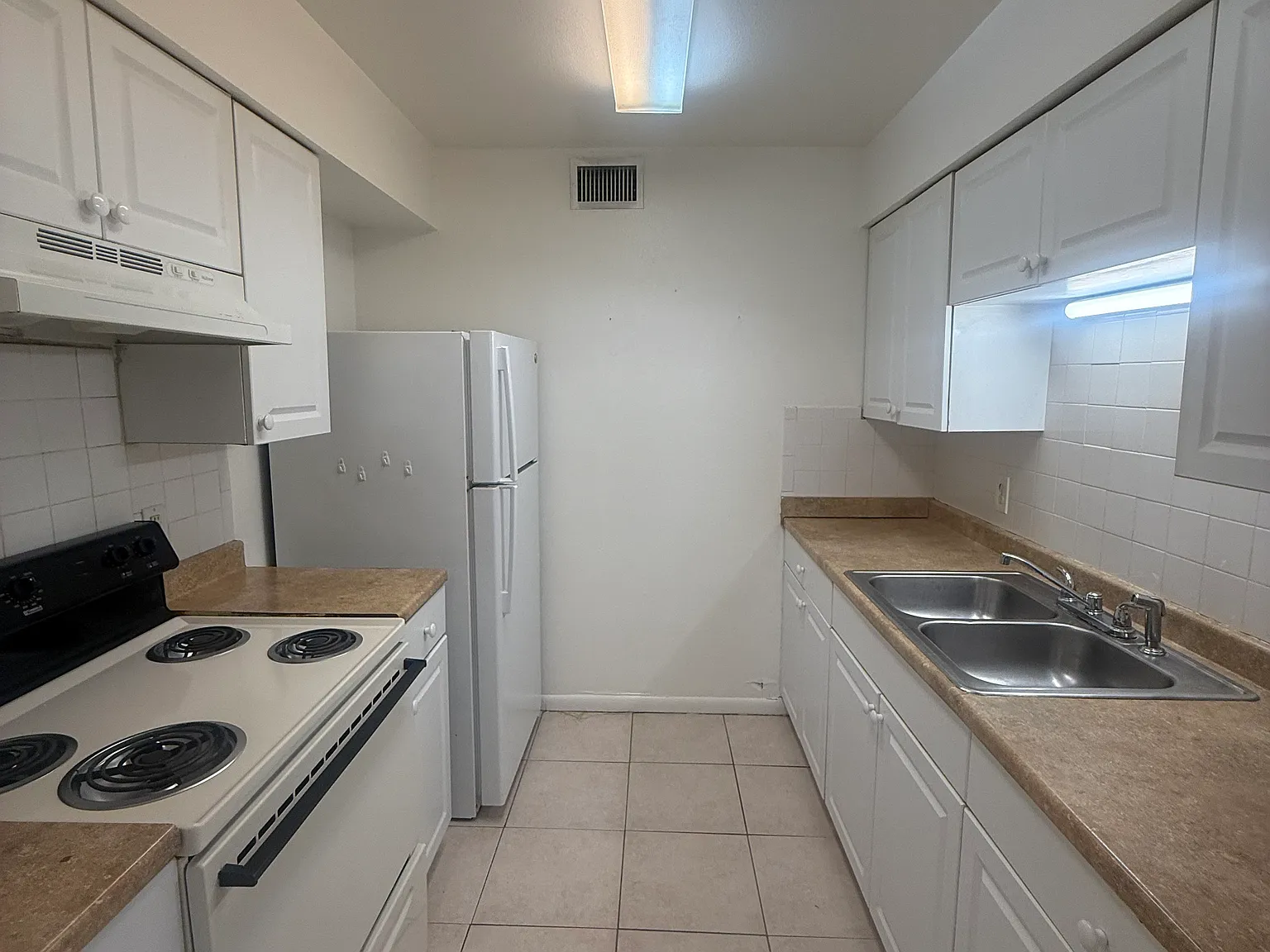2 bed, 887 sqft, $1,195 — Photo 1