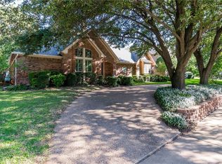 3038 Creekview Dr, Grapevine, TX 76051