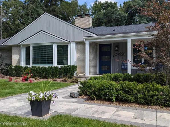 24550 N Cromwell Dr, Franklin, MI 48025