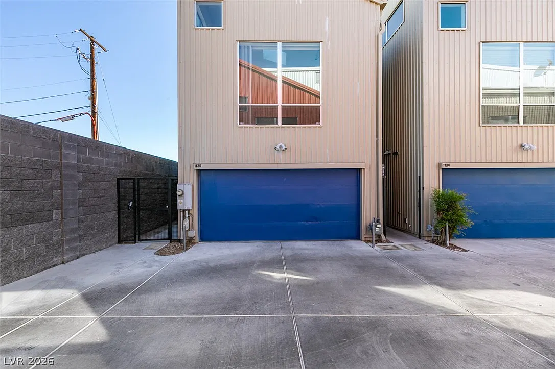 2 bed, 2.0 bath, 1877 sqft, $2,300 — Photo 1