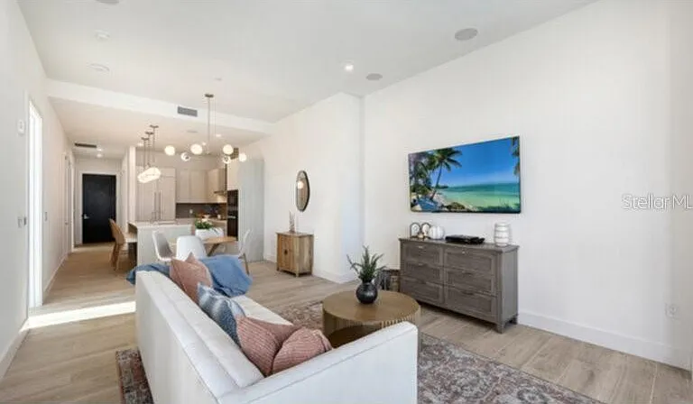 33 S Palm Ave #904 — Photo 10