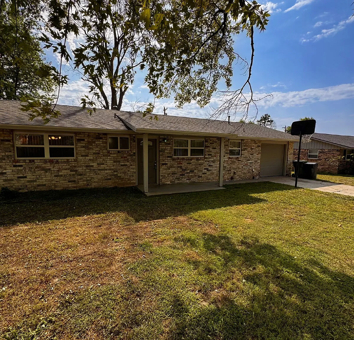 3 bed, 1.5 bath, 975 sqft, $1,475 — Photo 1