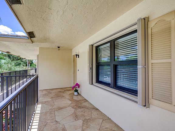 2nd image of 2910 SW 22nd Cir #212D