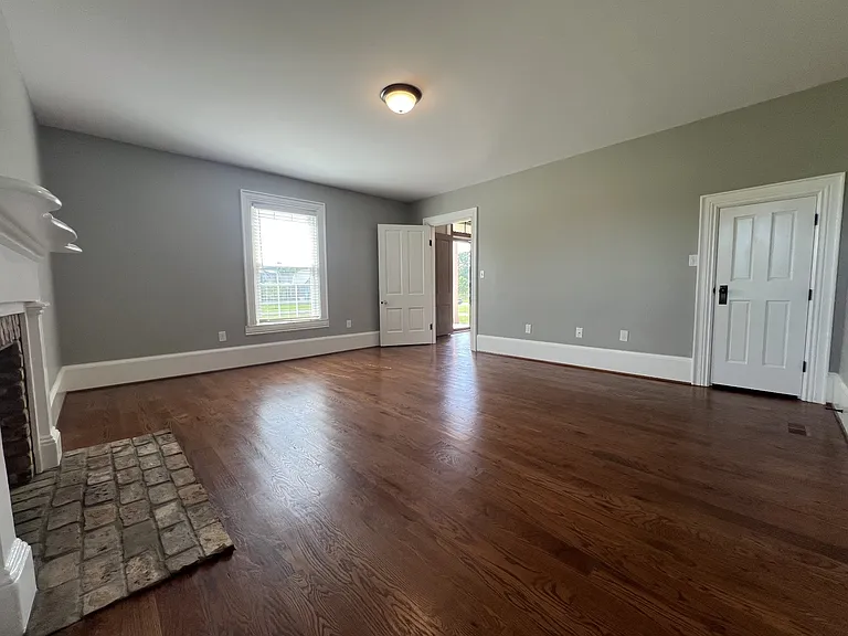 290 Kirk Ln — Photo 8