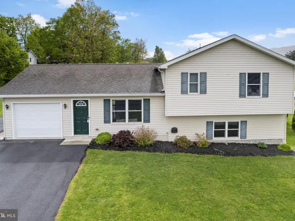 10137 Cardinal Dr, Orrstown, PA 17244