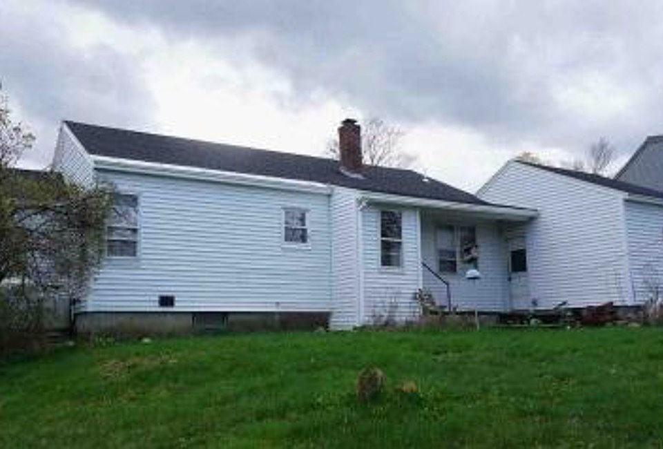 2nd image of 9 Leslie Ave