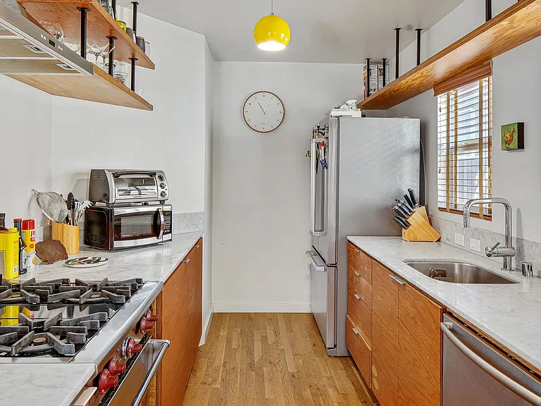 671 Oxford Ave — Photo 18