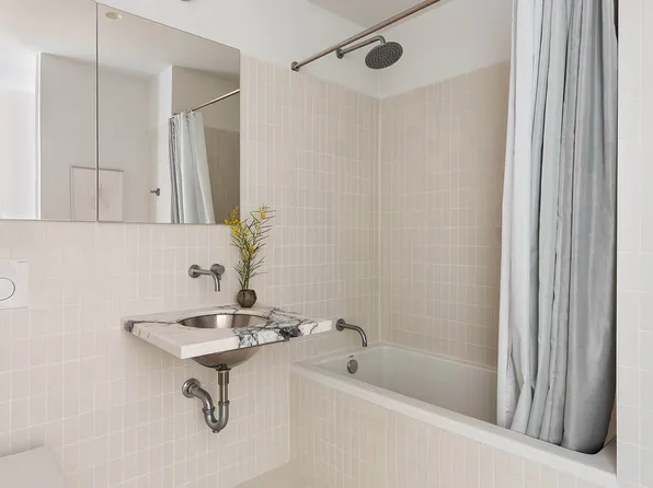 450 Warren Street image 9 of 19