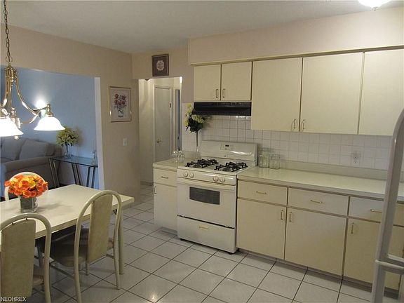 5th image of 1595 Temple Ave