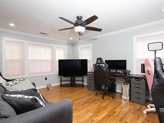 5th image of 613 Park St