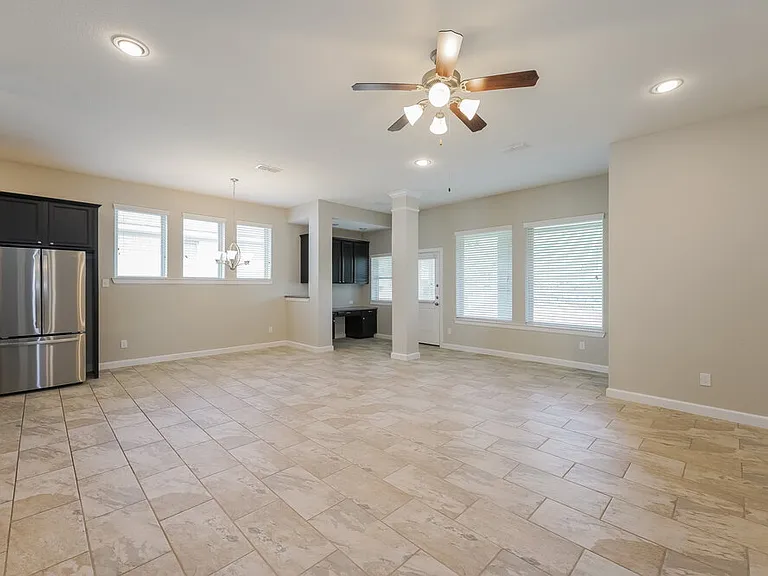 415 Rocky Briar Ct — Photo 3