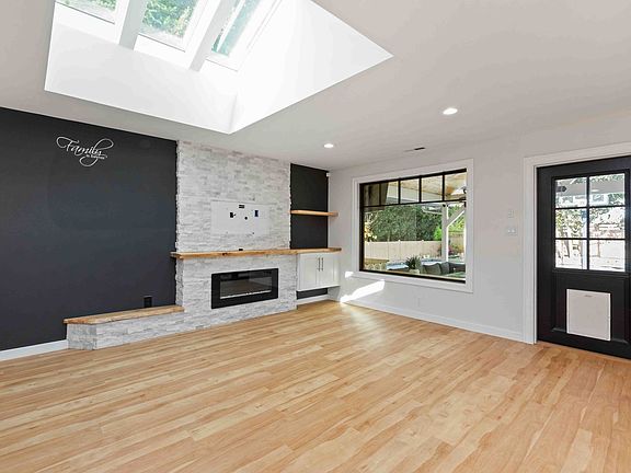 5th image of 2732 NE 95th St