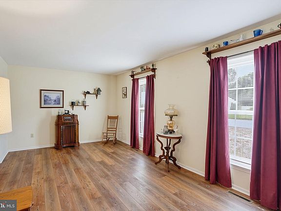 5th image of 410 Eagle Nest Dr