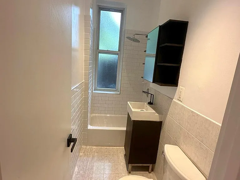 1130 Manhattan Ave #1R — Photo 10