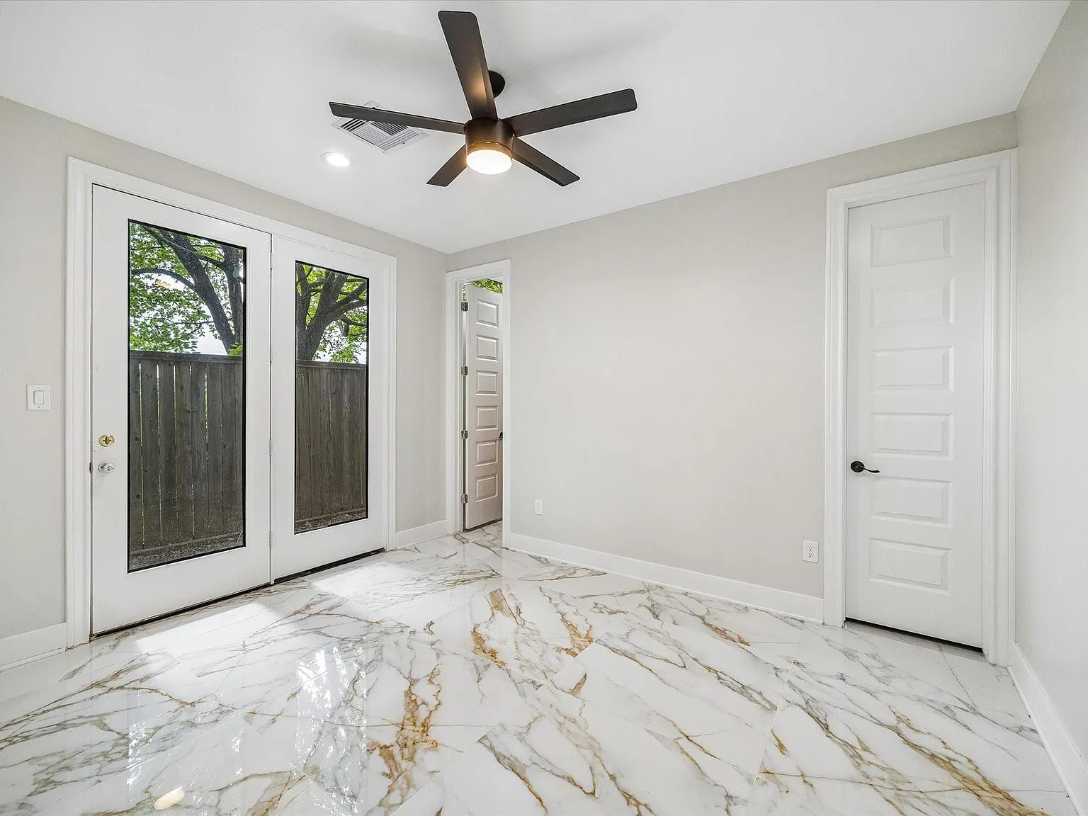 3 bed, 3.5 bath, 2078 sqft, $2,700 — Photo 3