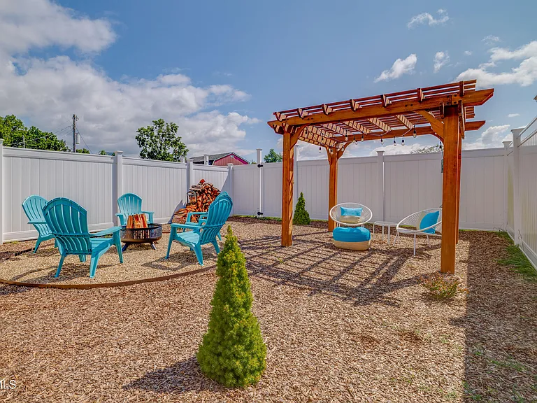 109 Mayfield Dr #2 — Photo 22