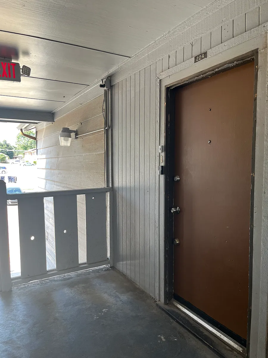 Primary Photo - 2604 N Ann Arbor Ave