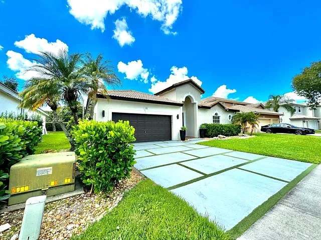 280 SW 167th Ave — Photo 3