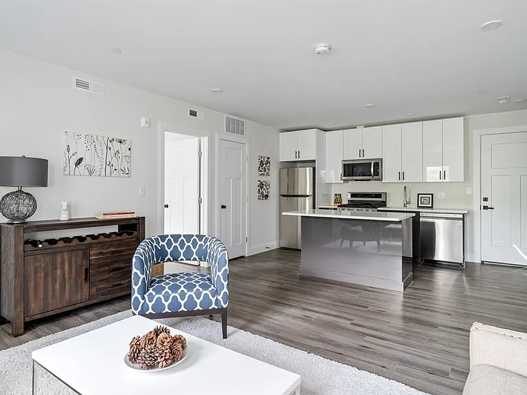 316 Belgrade Ave #201 — Photo 4