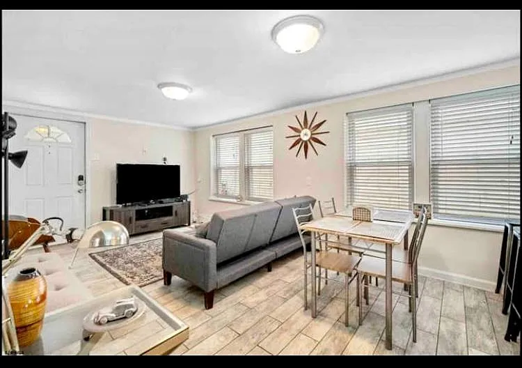 202 N Sacramento Ave #1 — Photo 11