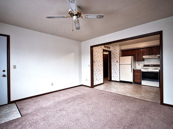 3rd image of 1109 Court Ln APT D