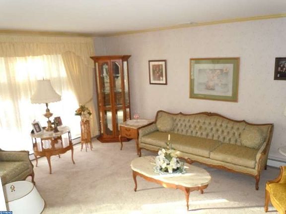 5th image of 4312 Mount Vernon Ave