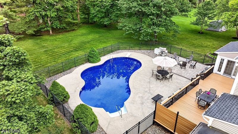 1st image of 100 Knickerbocker Dr