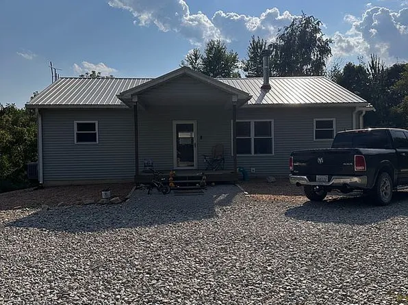 9481 N 450th St, Casey, IL 62420