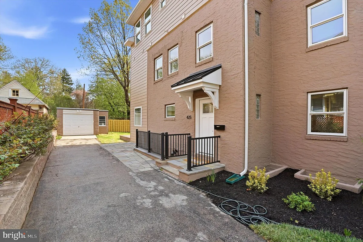Building Photo - 425 Grove Pl