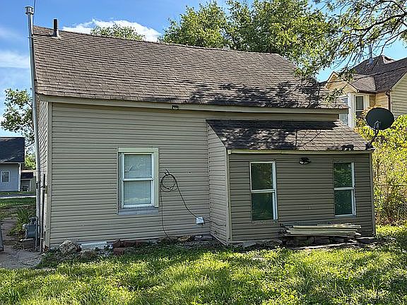 3rd image of 1405 Commercial St