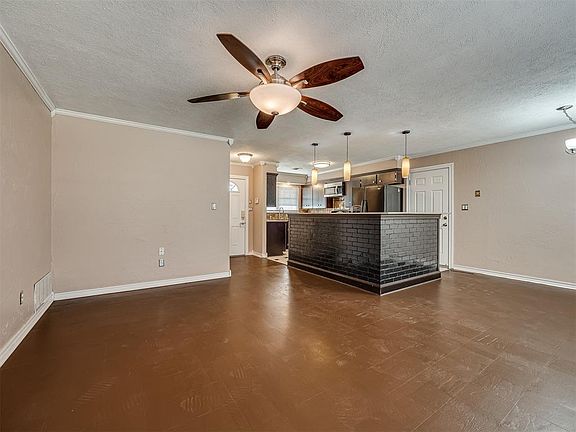 5th image of 2509 Carlton Way