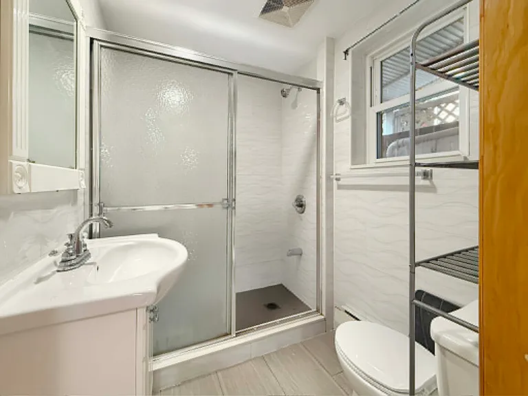 2532 E 26th St #1 — Photo 11