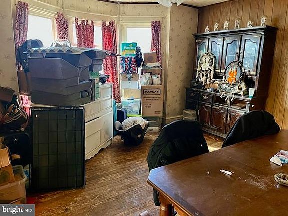 3rd image of 131 E Elm St