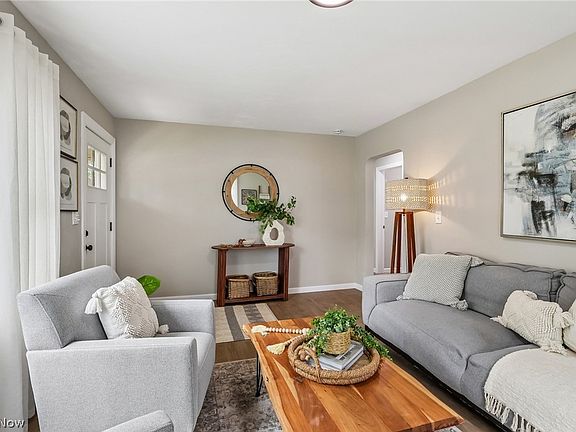 5th image of 1130 Riverview St NW