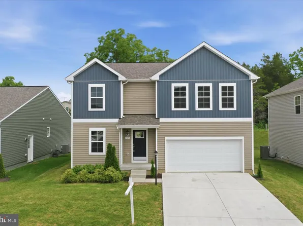 92 Belmont Pl, Falling Waters, WV 25419