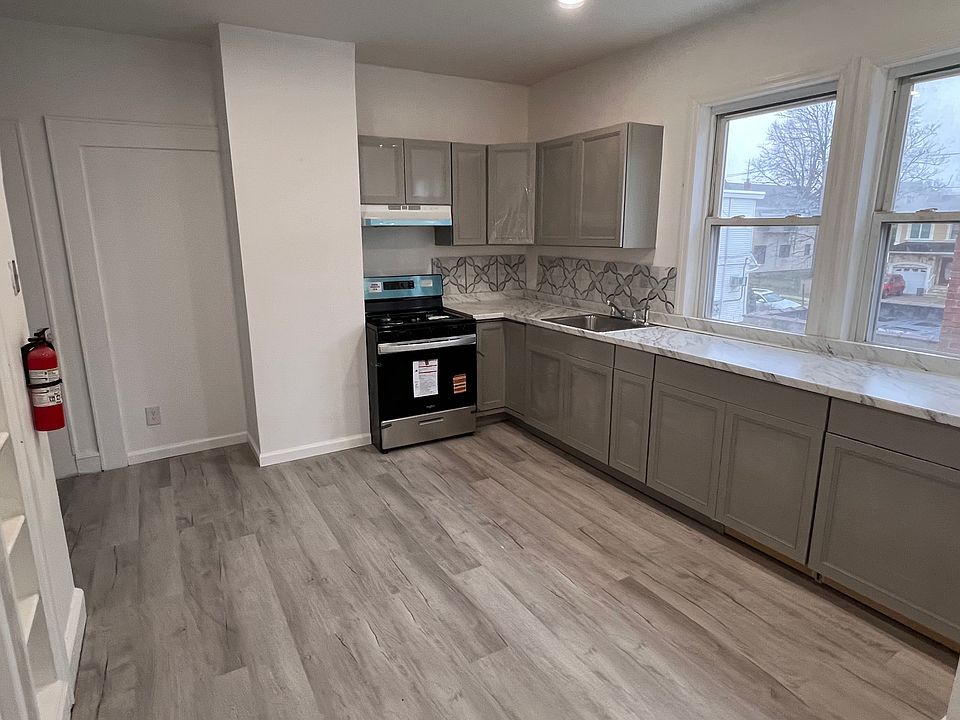 1st image of 247 Elm St #2