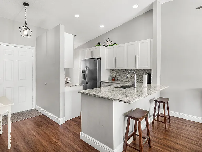 13545 Fountain View Blvd — Photo 7