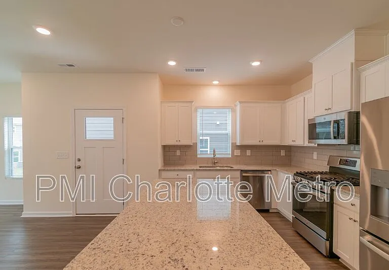7139 Bentz St — Photo 4