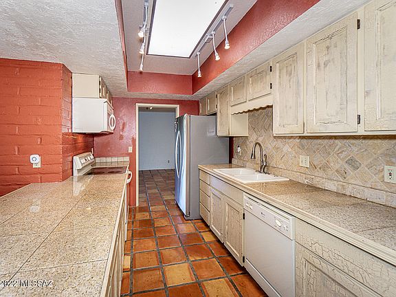 4th image of 907 S Los Zafiros