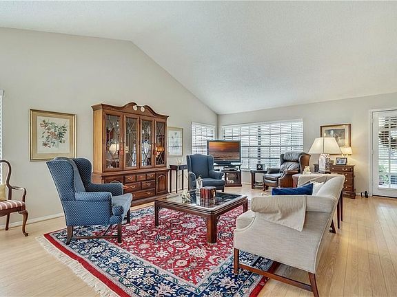 3rd image of 384 N Winsome Ct