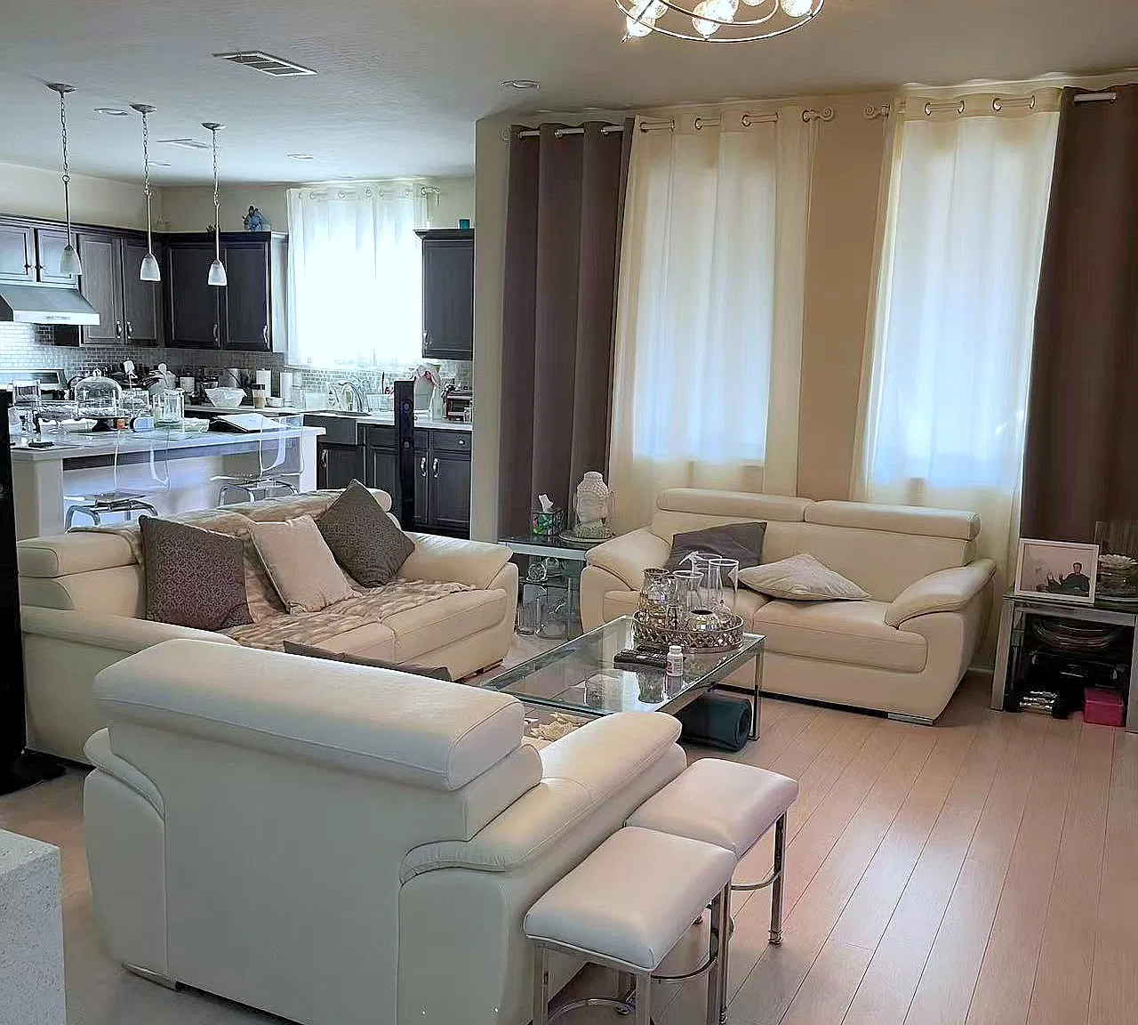 3 bed, 2.5 bath, 2001 sqft, $1,150 — Photo 2