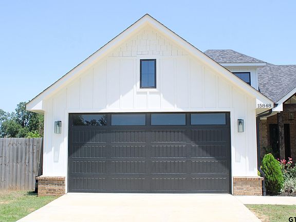 3rd image of 15848 Avery Ln