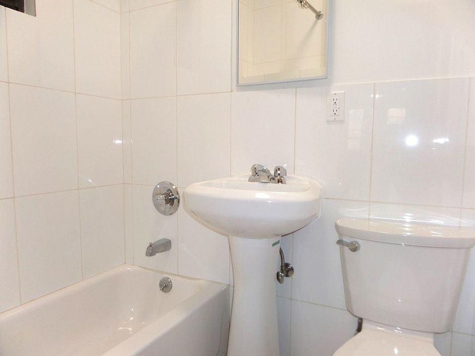 2nd image of 2252 1st Ave APT 3C