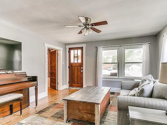 4th image of 109 S Maple Ave