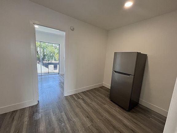 3rd image of 14280 NE 6th Ave #11