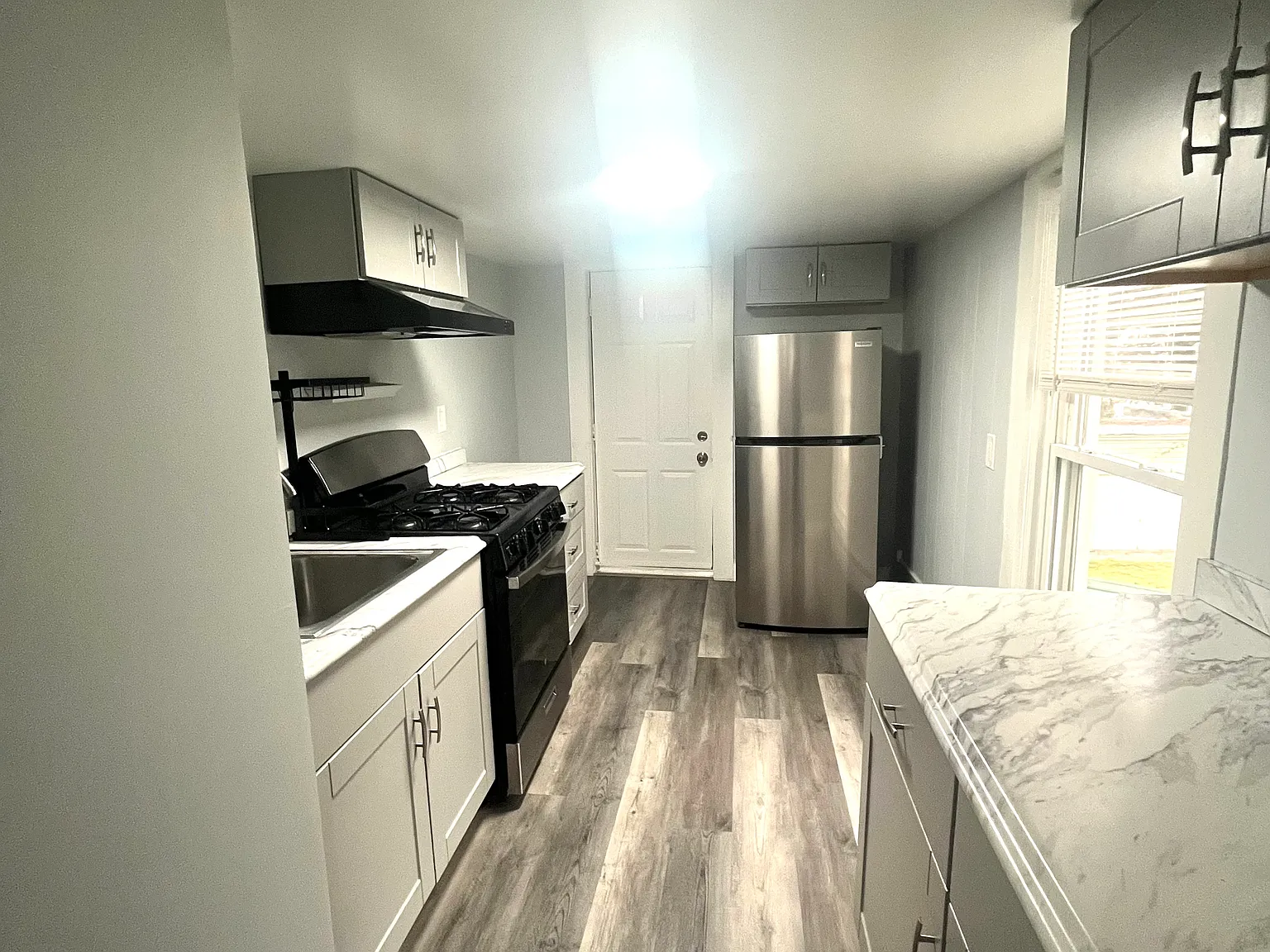 3 bed, $1,880 — Photo 2