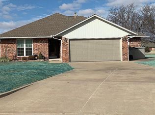 713 N Willow Branch Way, Mustang, OK 73064