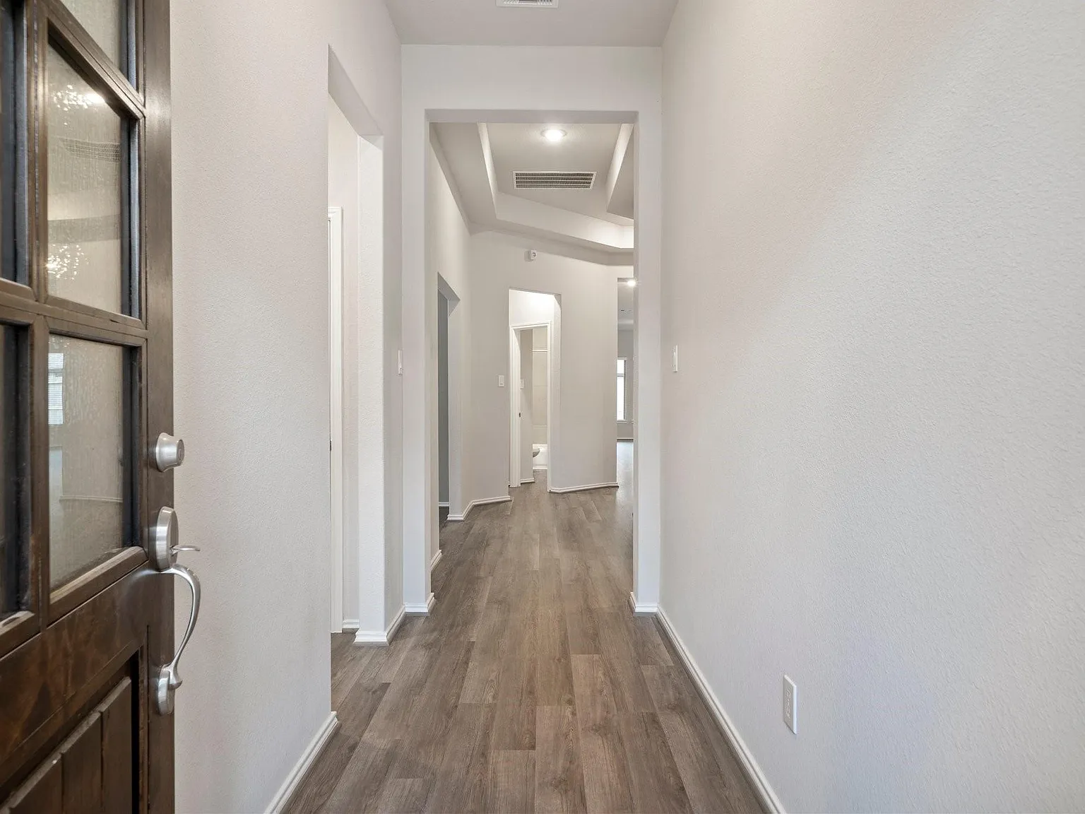 3 bed, 3.0 bath, 2071 sqft, $2,900 — Photo 3
