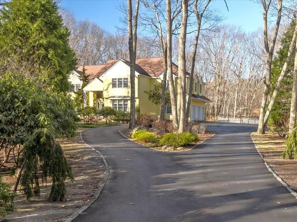 85 Lynn Cir, East Greenwich, RI 02818