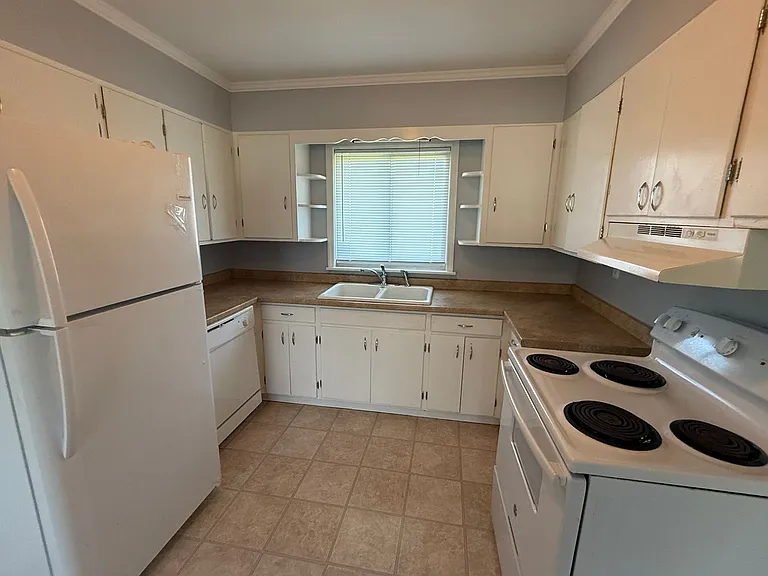 2870 Five Springs Rd — Photo 5